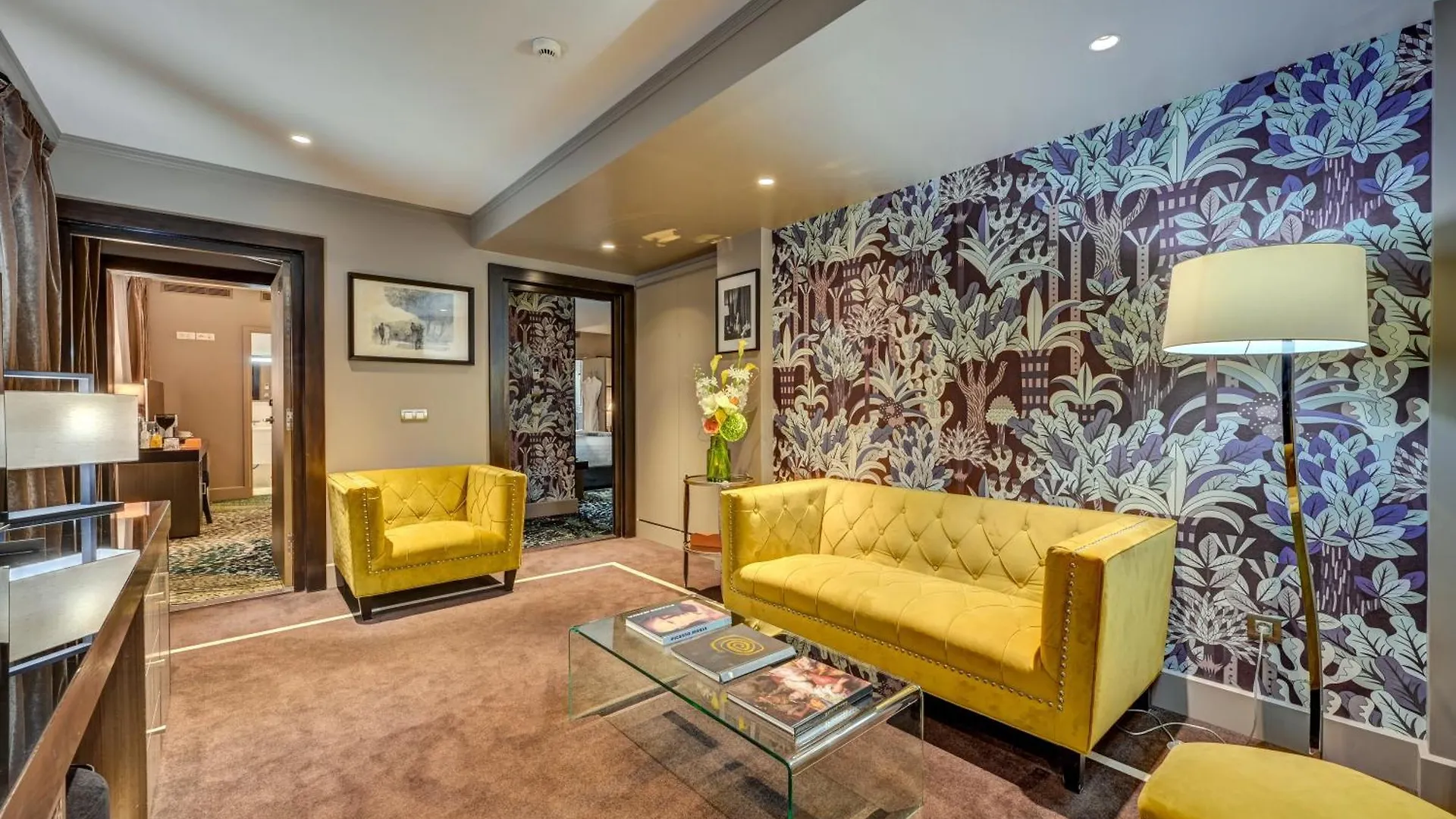 The One Alma 5* Париж