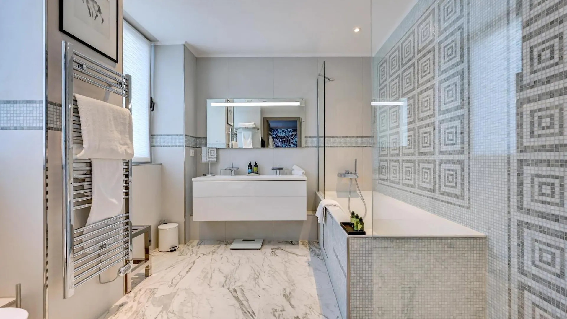 The One Alma 5* Париж