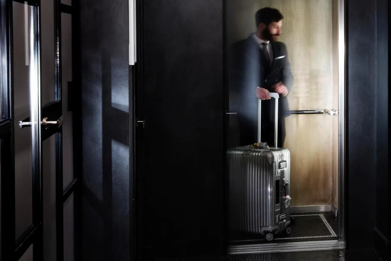 The One Alma 5* Париж